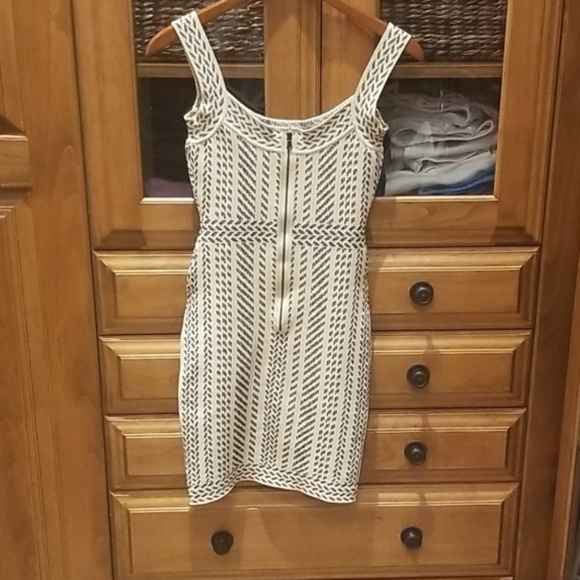 SUPER CUTE BCBG MAXAZRIA DRESS - Picture 6 of 8